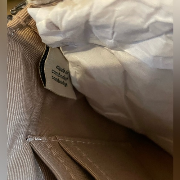 COACH NWT Corner Zip Wristlet with Heart Print - Picture 10 of 17